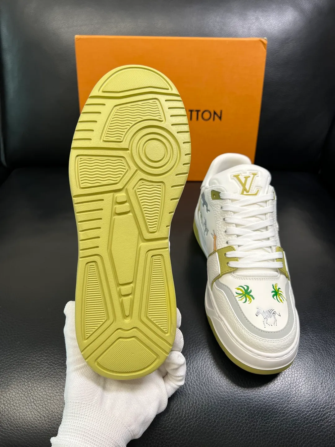 Men's shoes 💰 940 Lv high quality top crafts Louis Vuitton, sports sneakers counter synchronization, uppers imported from Italy, high-quality splicing colorful complex crafts, imported mesh pads soft and comfortable, soles: original soles specially provided by the original factory, T men's shoes 💰U exclusive movable molded soles super comfortable, original factory single goods, code number 39-44 (customized 38 45)